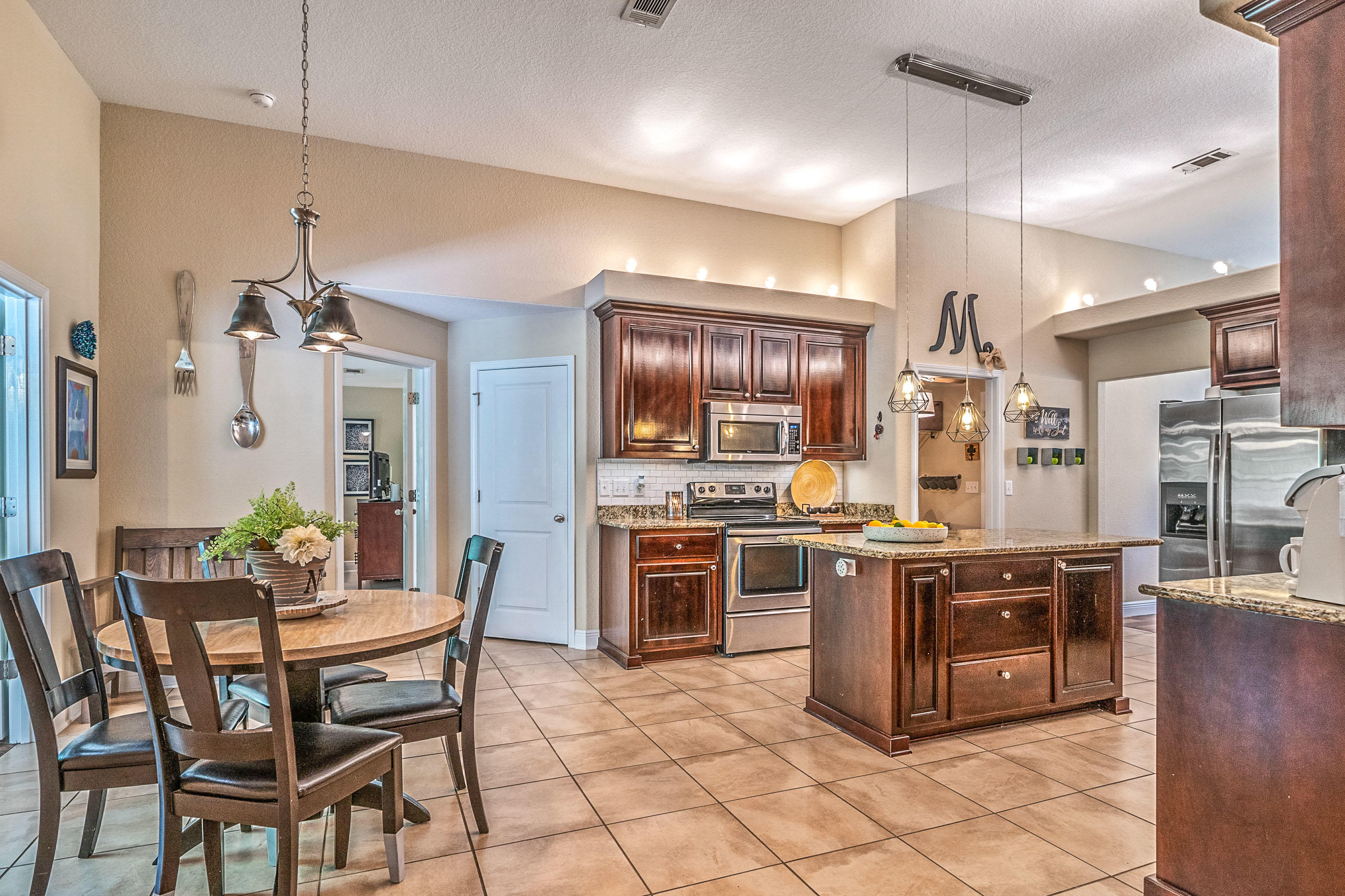 10140 Nichols Lake Road Milton, FL 32583 - Photo 14 of 41 Kitchen w/ Stainless Steel Appliances