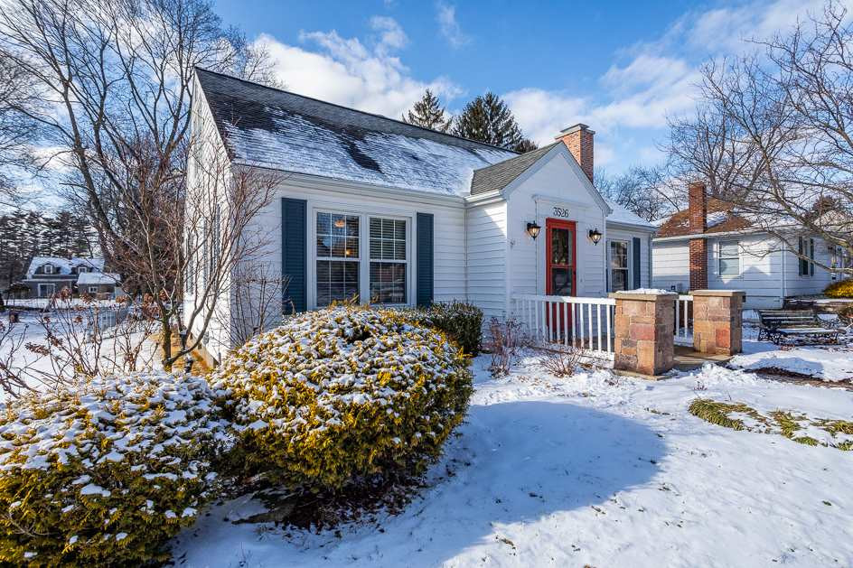 3526 Coolidge Road Jackson, MI 49203 - Photo 1 of 37 Photo 1