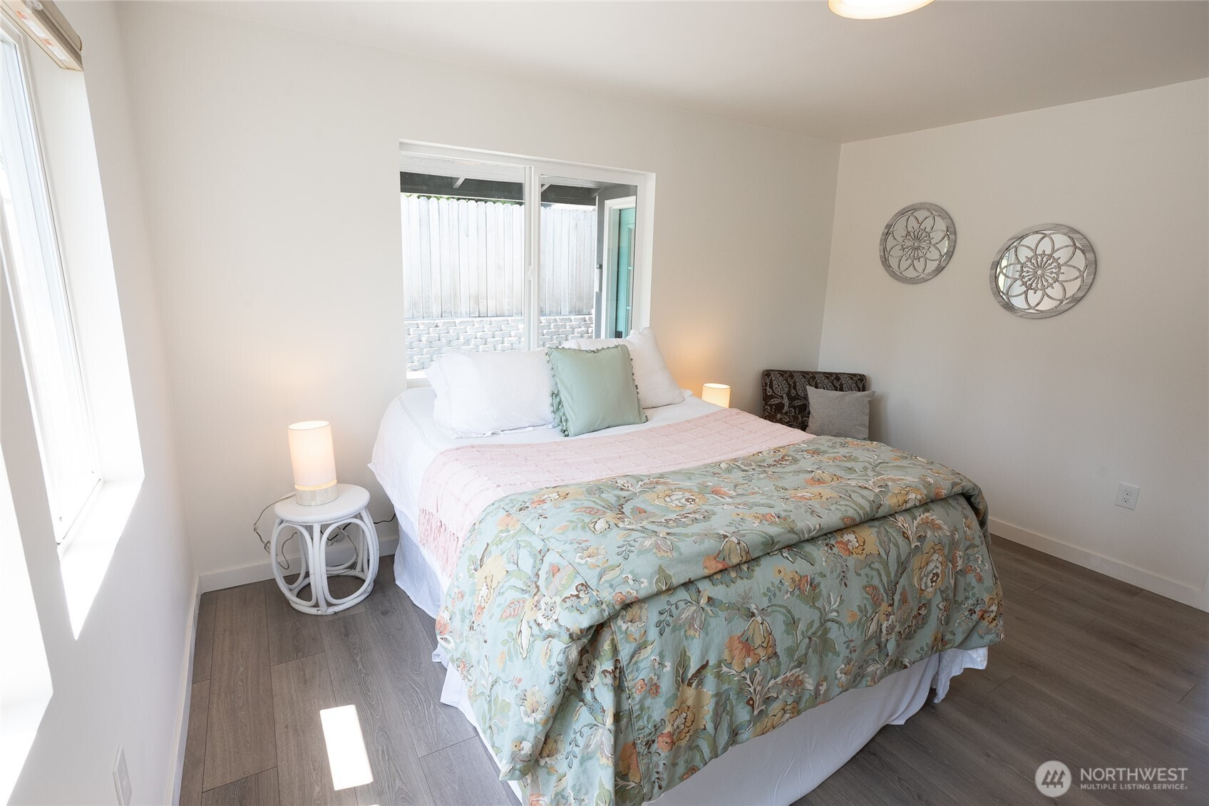 10059 8th Avenue Southwest Seattle, WA 98146 - Photo 14 of 24 a bedroom with a bed and a lamp