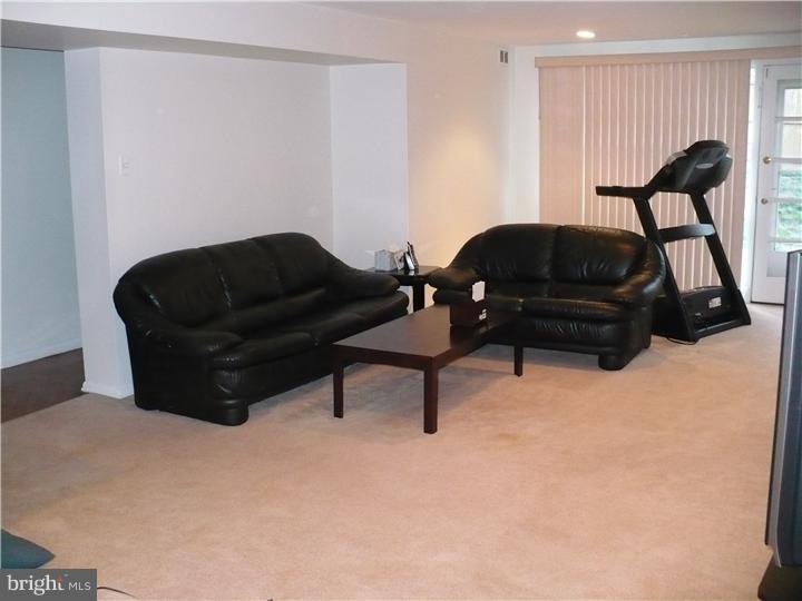 1778 Oakwynne Road Huntingdon Valley, PA 19006 - Photo 3 of 21 Family Room