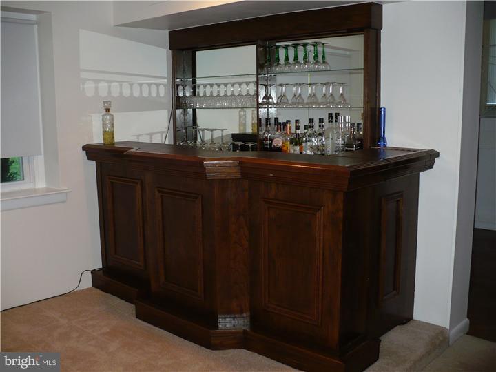 1778 Oakwynne Road Huntingdon Valley, PA 19006 - Photo 5 of 21 Gallery Image 5