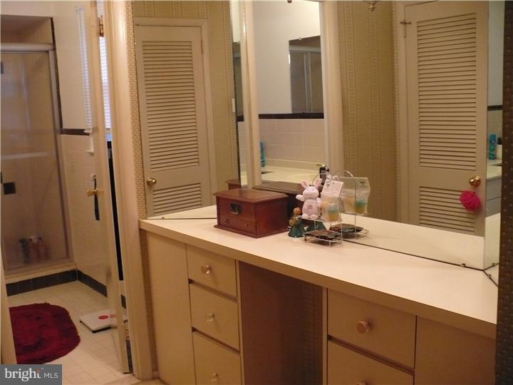1778 Oakwynne Road Huntingdon Valley, PA 19006 - Photo 7 of 21 Bathroom