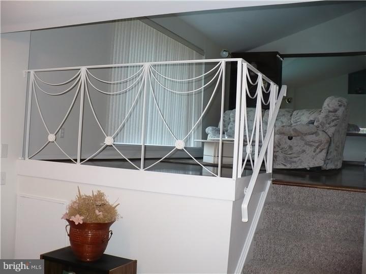 1778 Oakwynne Road Huntingdon Valley, PA 19006 - Photo 10 of 21 Foyer