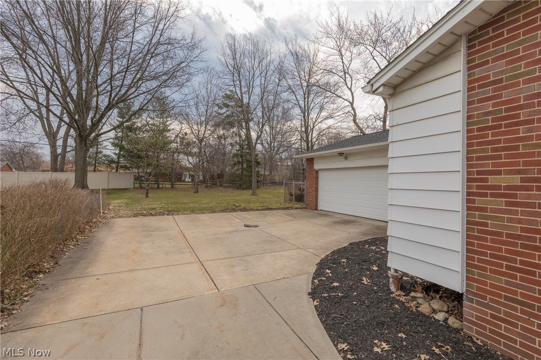 1879 Brainard Road Lyndhurst, OH 44124 - Photo 28 of 29