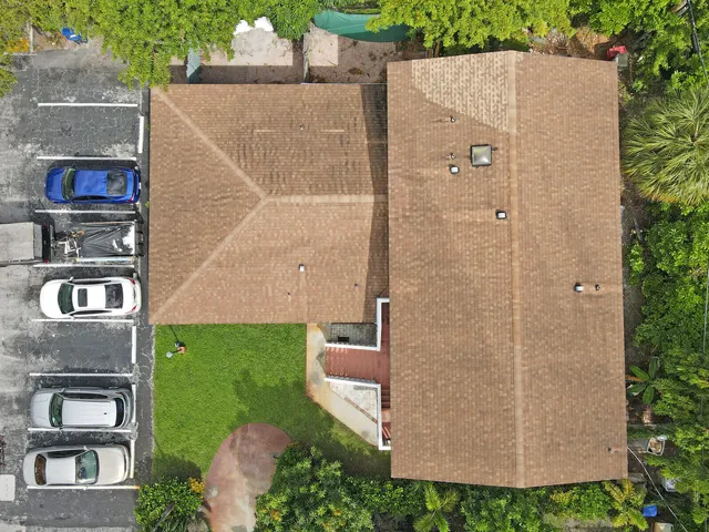 an aerial view of a house having yard