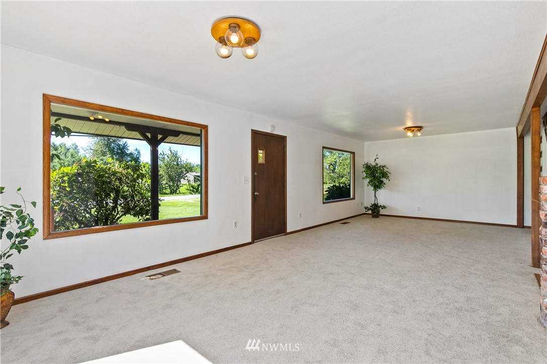560 East Laurel Road Bellingham, WA 98226 - Photo 3 of 38