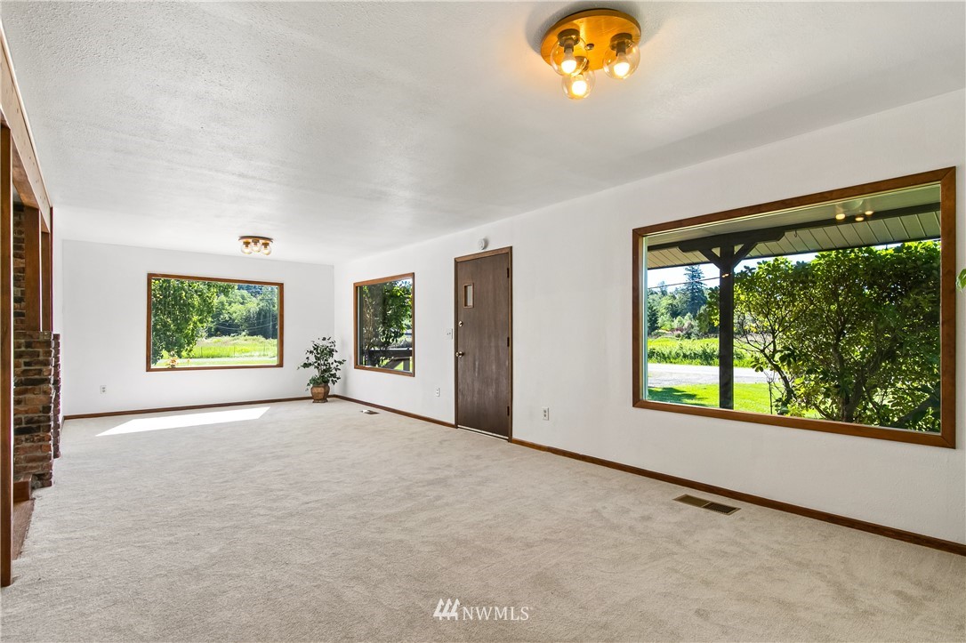 560 East Laurel Road Bellingham, WA 98226 - Photo 4 of 38