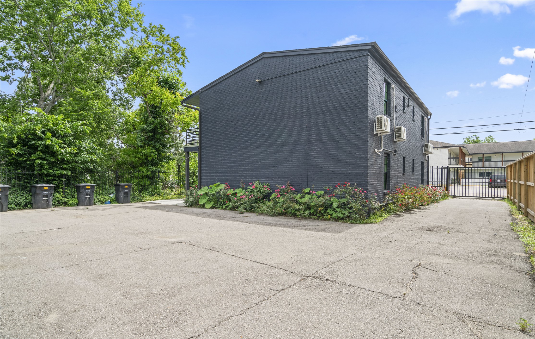 6810 Del Rio Street, Unit 4 Houston, TX 77021 - Photo 4 of 13 a view of a parking space in a house