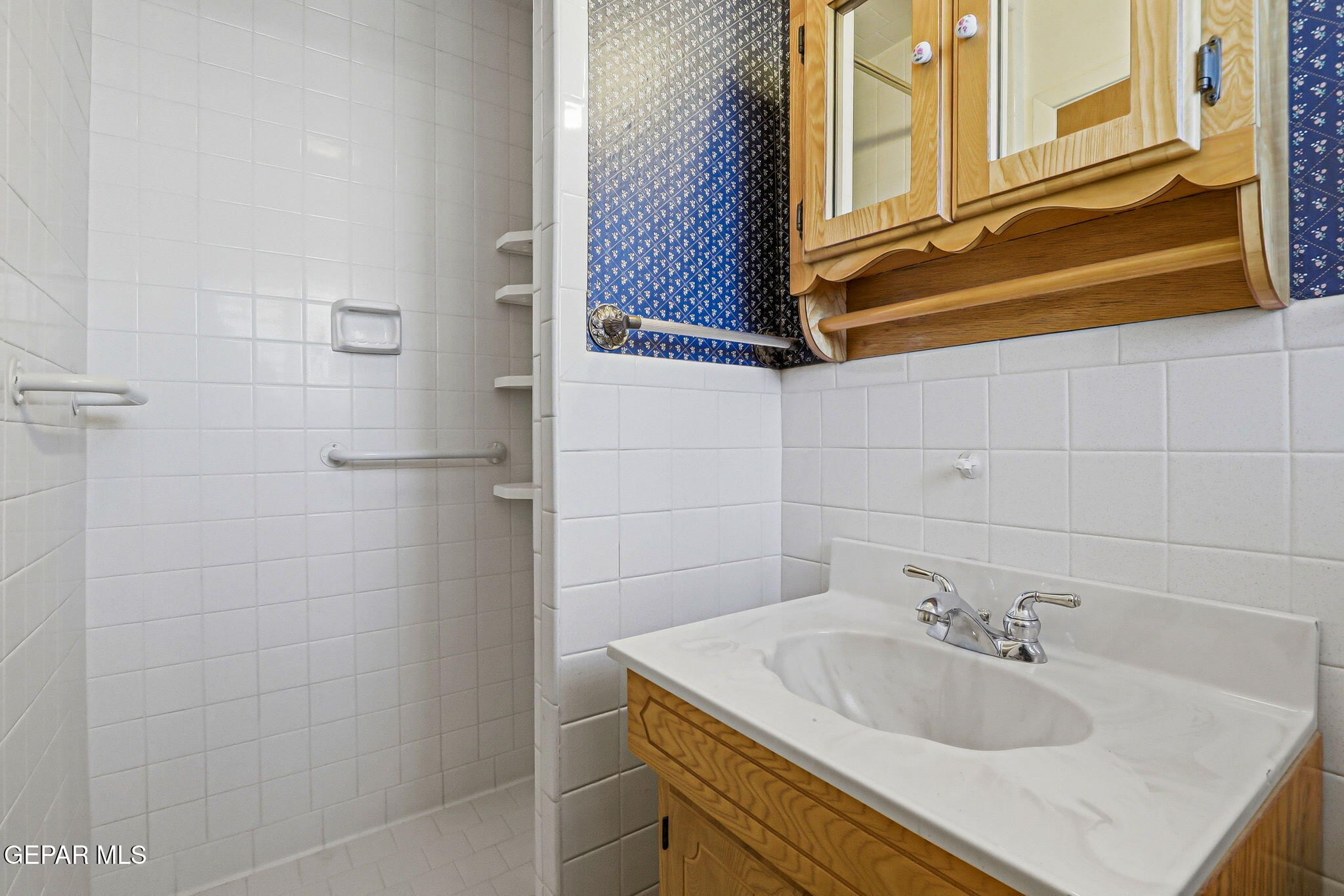 3212 Donegal Road El Paso, TX 79925 - Photo 20 of 37 a bathroom with a sink and a bathtub