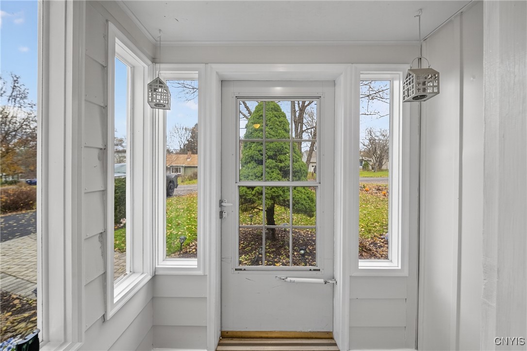 1344 Westmoreland Avenue Syracuse, NY 13210 - Photo 3 of 37