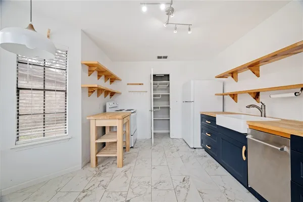 a view of a storage & utility room