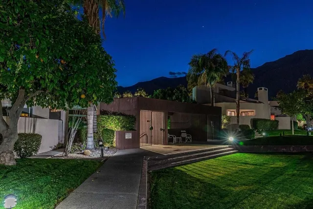 $2,700 | 867 Village Square South, Palm Springs, CA 92262