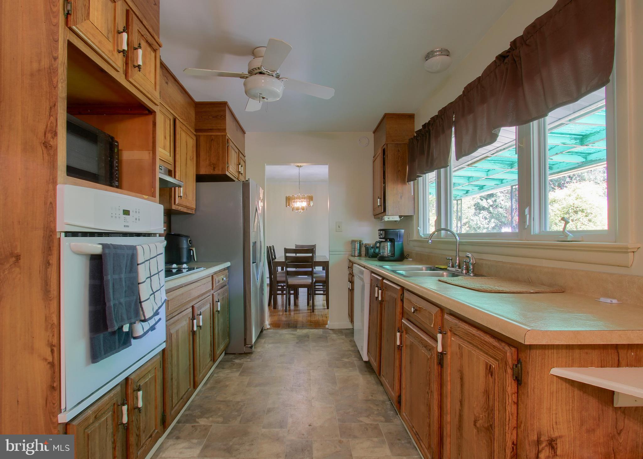 4209 Valley Road Harrisburg, PA 17112 - Photo 12 of 28 Kitchen