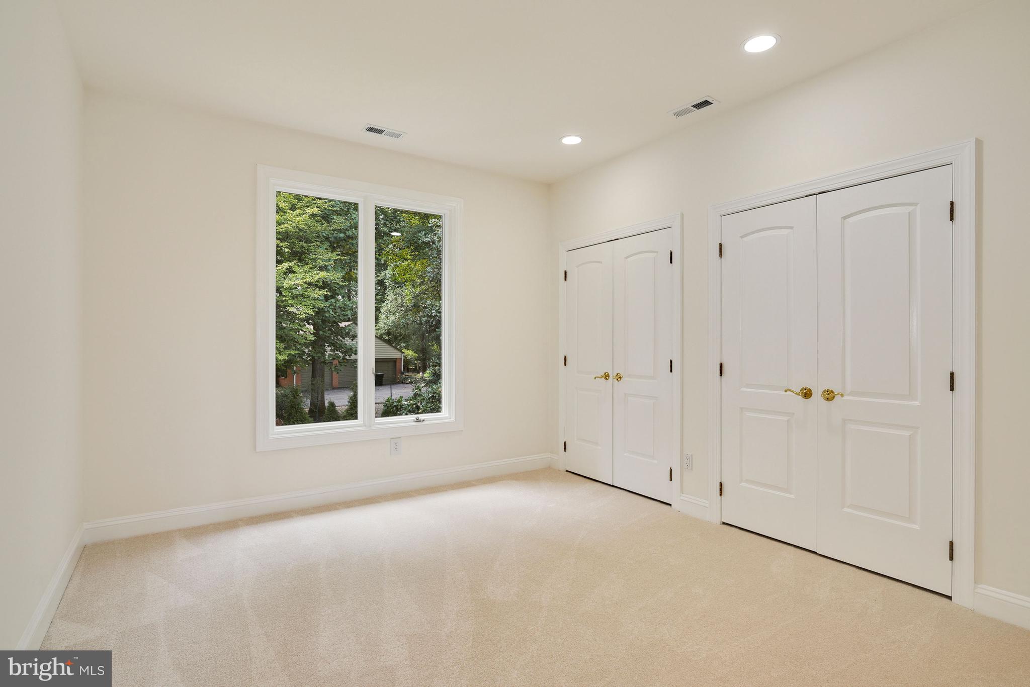 10121 Glen Road Potomac, MD 20854 - Photo 49 of 70 Bedroom 2 w/ wall of closets