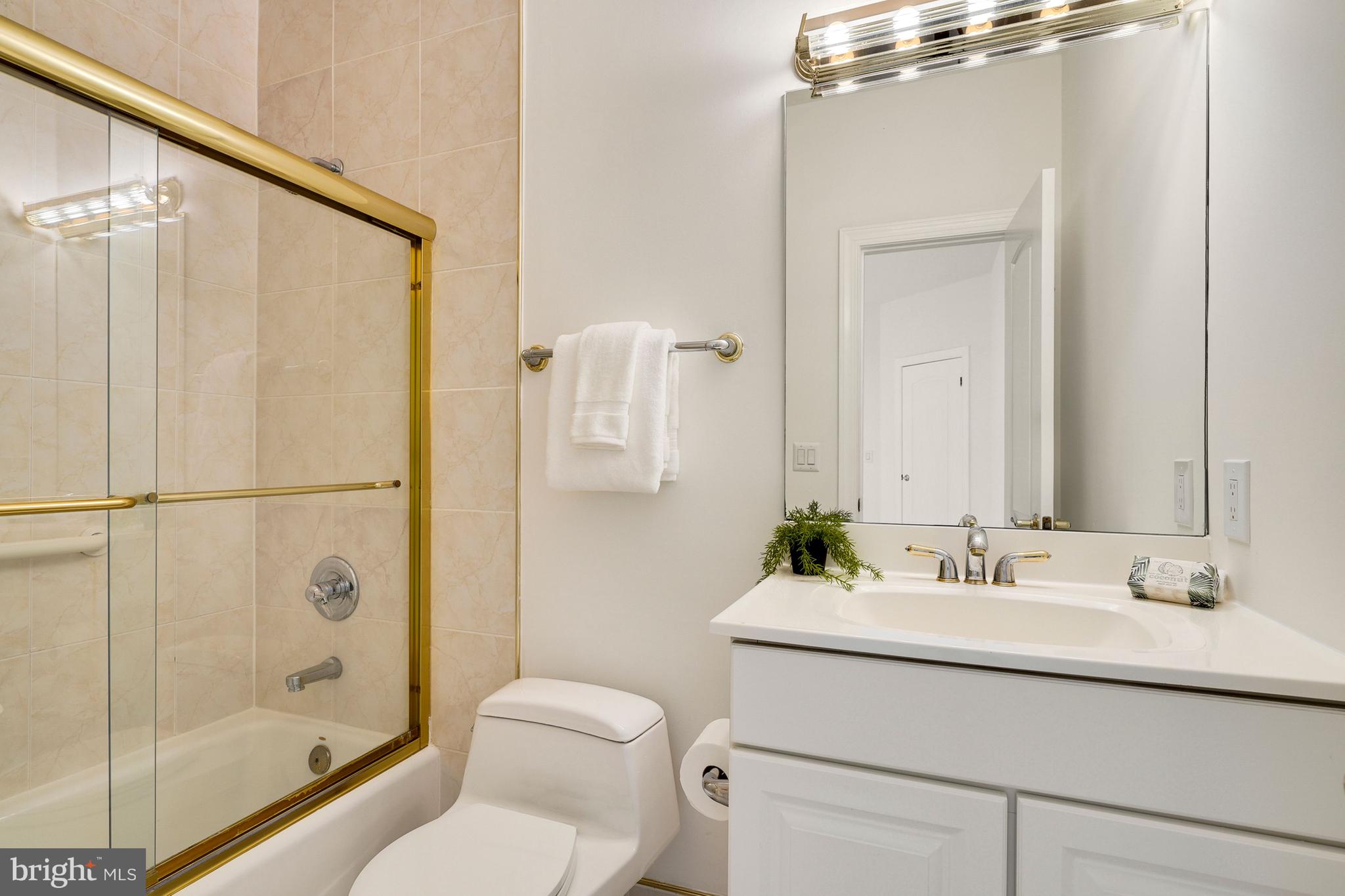 10121 Glen Road Potomac, MD 20854 - Photo 51 of 70 Bedroom 2 bath w shower/tub combo