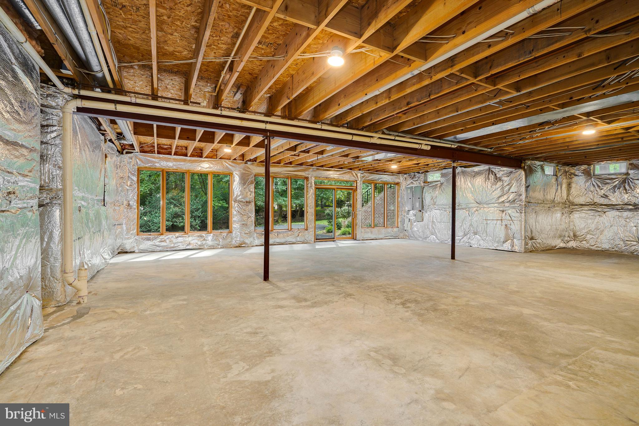 10121 Glen Road Potomac, MD 20854 - Photo 61 of 70 Abundant natural light