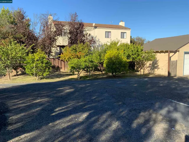 a view of a pathway both side of building