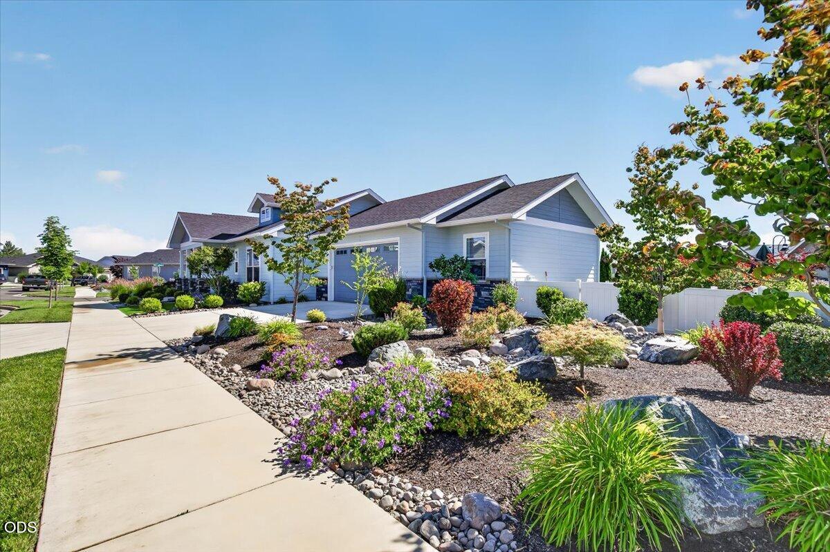 1618 River Run Street Central Point, OR 97502 - Photo 6 of 36