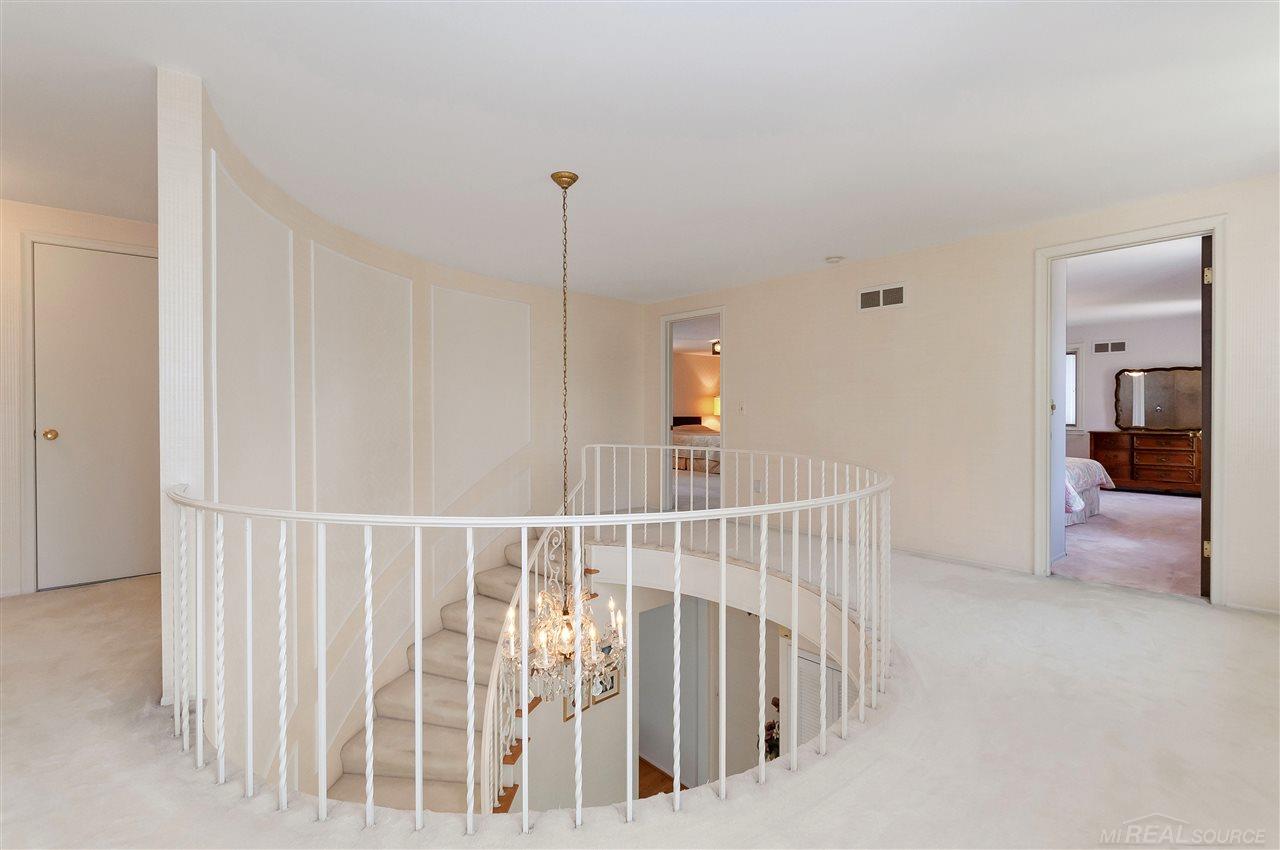 591 Canterbury Road Grosse Pointe, MI 48236 - Photo 28 of 55 31382294-27.JPG