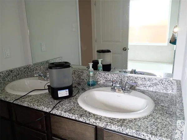 $2,199 | 3620 Judges Drive, Ennis, TX 75119