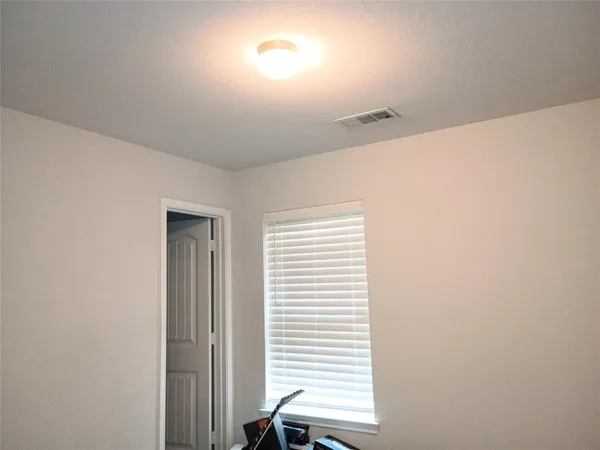 $2,199 | 3620 Judges Drive, Ennis, TX 75119
