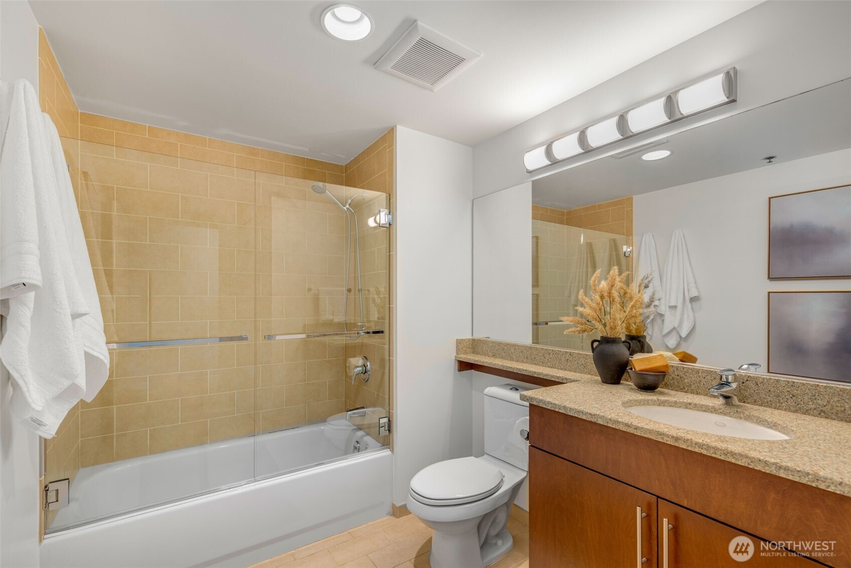 2720 3rd Avenue, Unit 705 Seattle, WA 98121 - Photo 21 of 40
