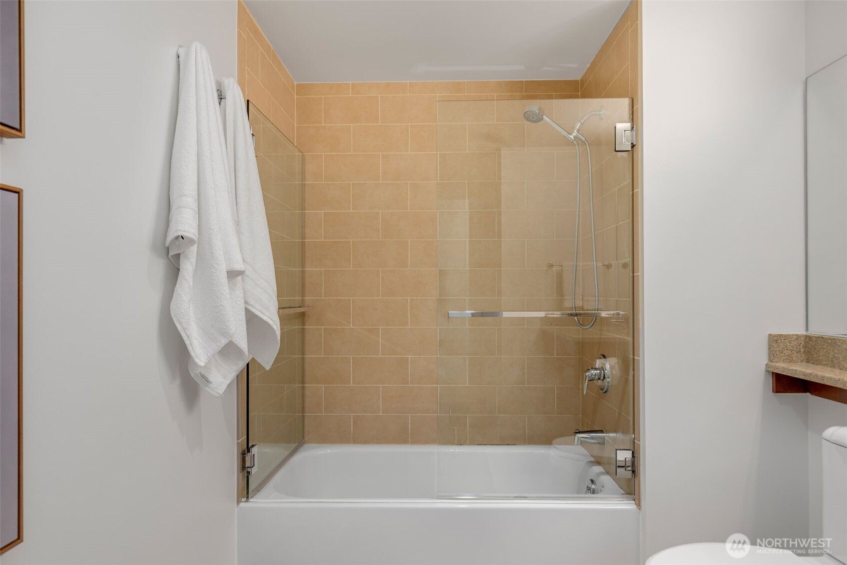 2720 3rd Avenue, Unit 705 Seattle, WA 98121 - Photo 22 of 40