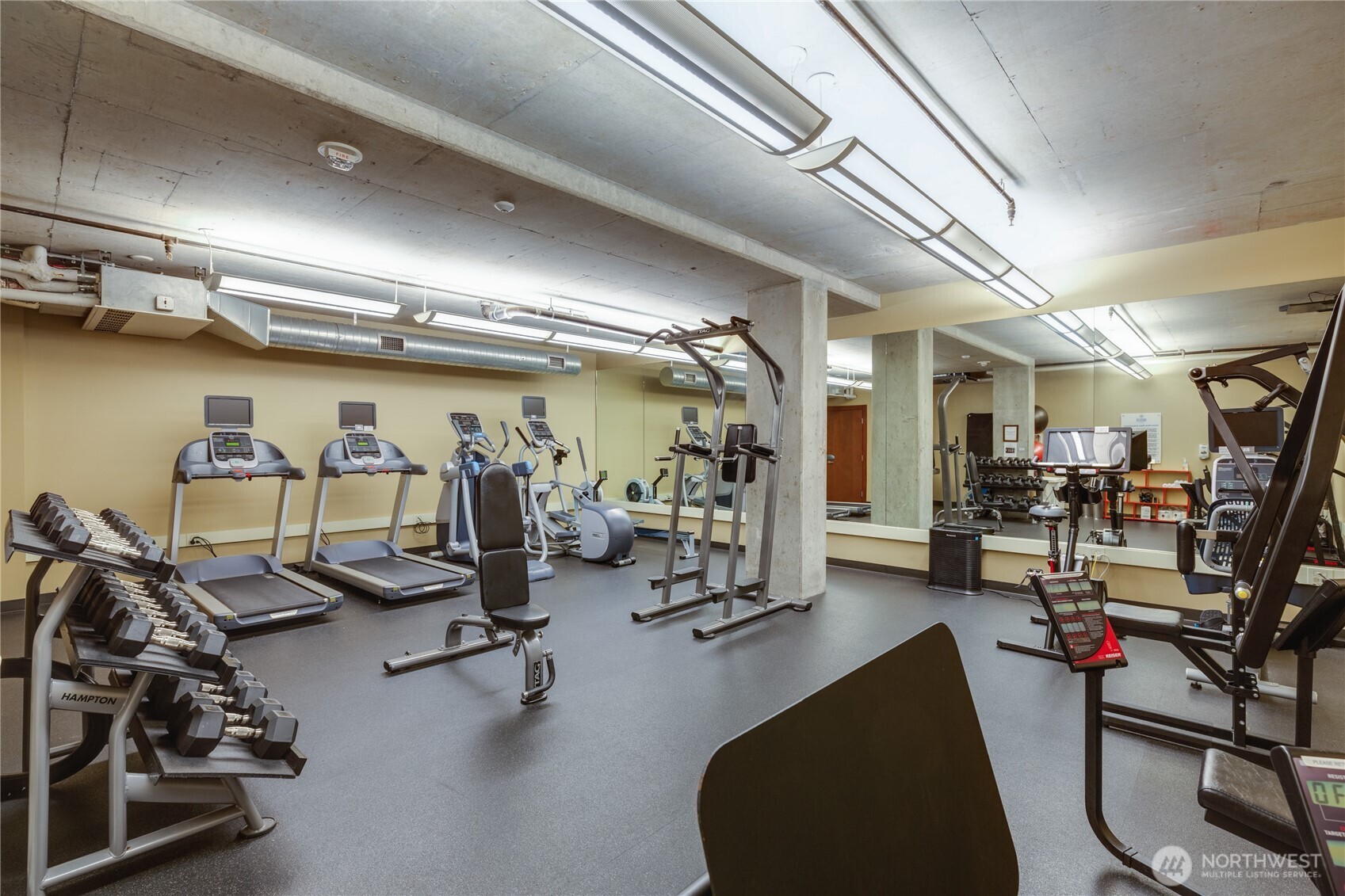 2720 3rd Avenue, Unit 705 Seattle, WA 98121 - Photo 32 of 40