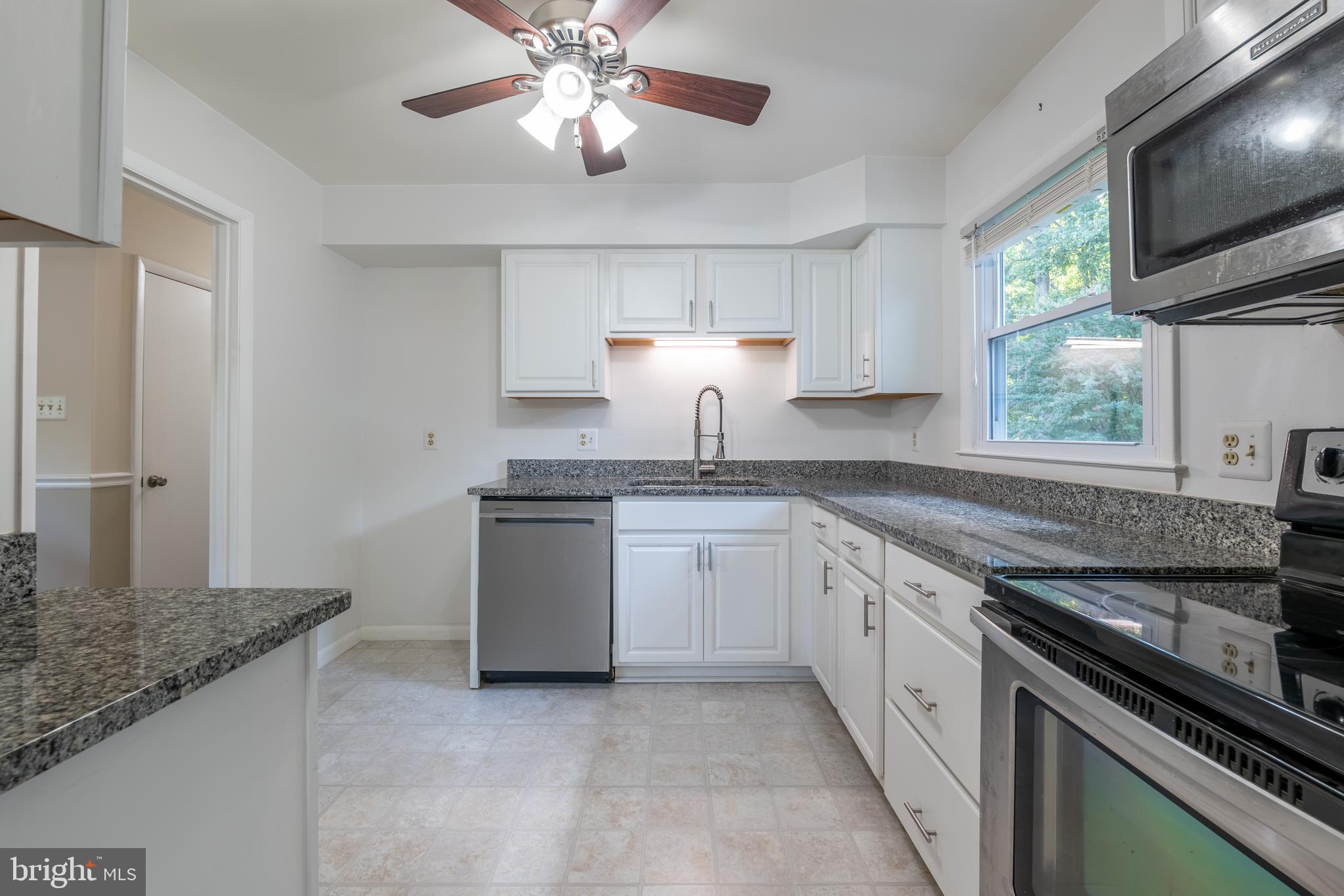 14223 Lindendale Road Woodbridge, VA 22193 - Photo 9 of 37 Gallery Image 9