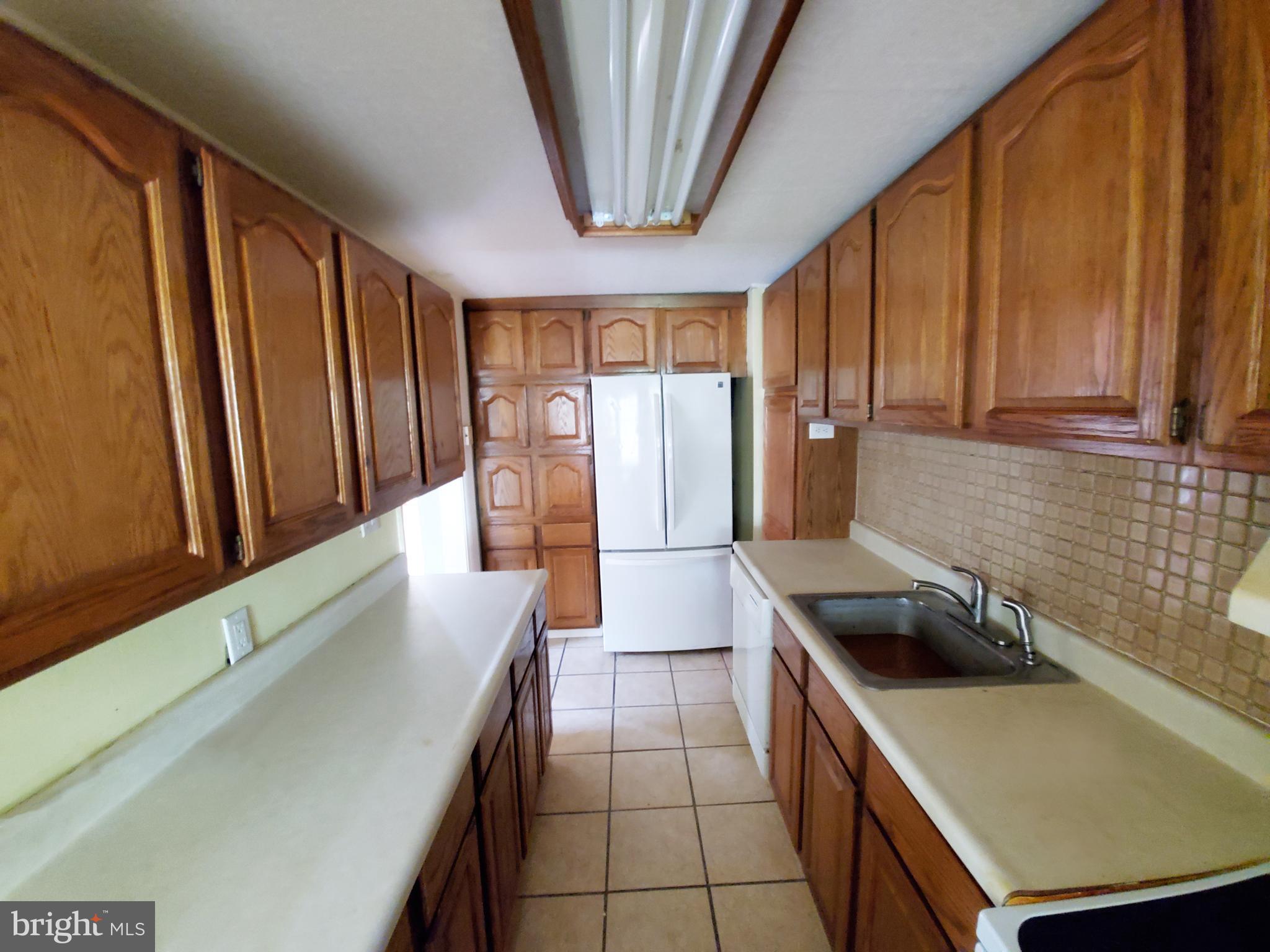 776 Charing Cross Road Baltimore, MD 21229 - Photo 7 of 23