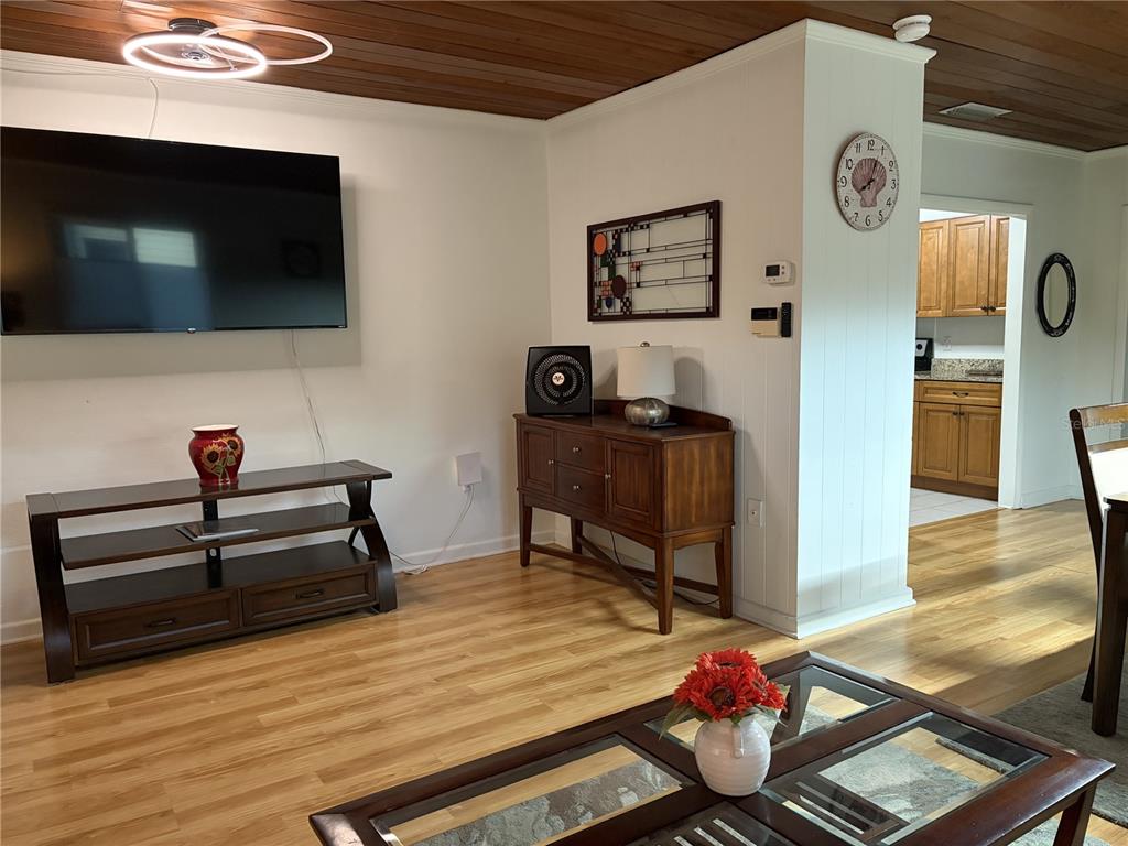 421 Riviera Street Venice, FL 34285 - Photo 10 of 30 a room with furniture and flat screen tv