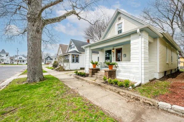 $395,000 | 813 Michigan Avenue, St. Joseph, MI 49085