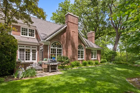 $1,175,000 | 861 Gloucester Crossing, Lake Forest, IL 60045