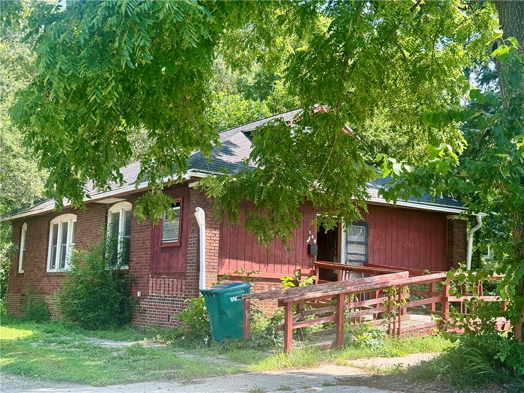 944 East Johns Avenue Decatur, IL 62521 - Photo 1 of 5