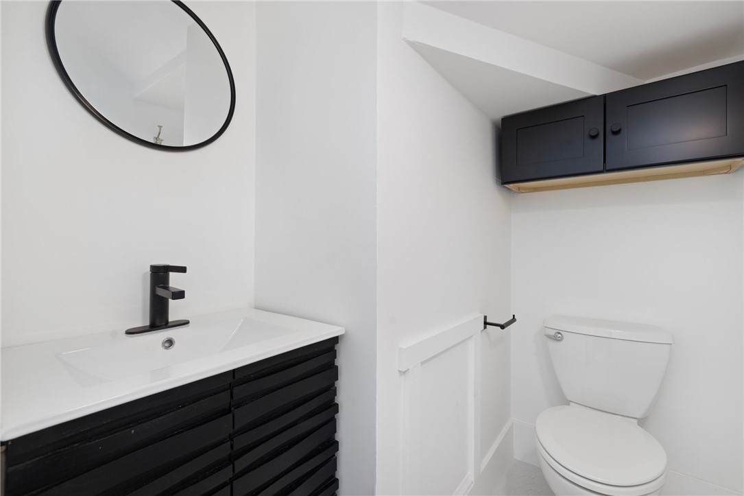 138 Spring Street, Unit 1 Newport, RI 02840 - Photo 18 of 26 Bathroom