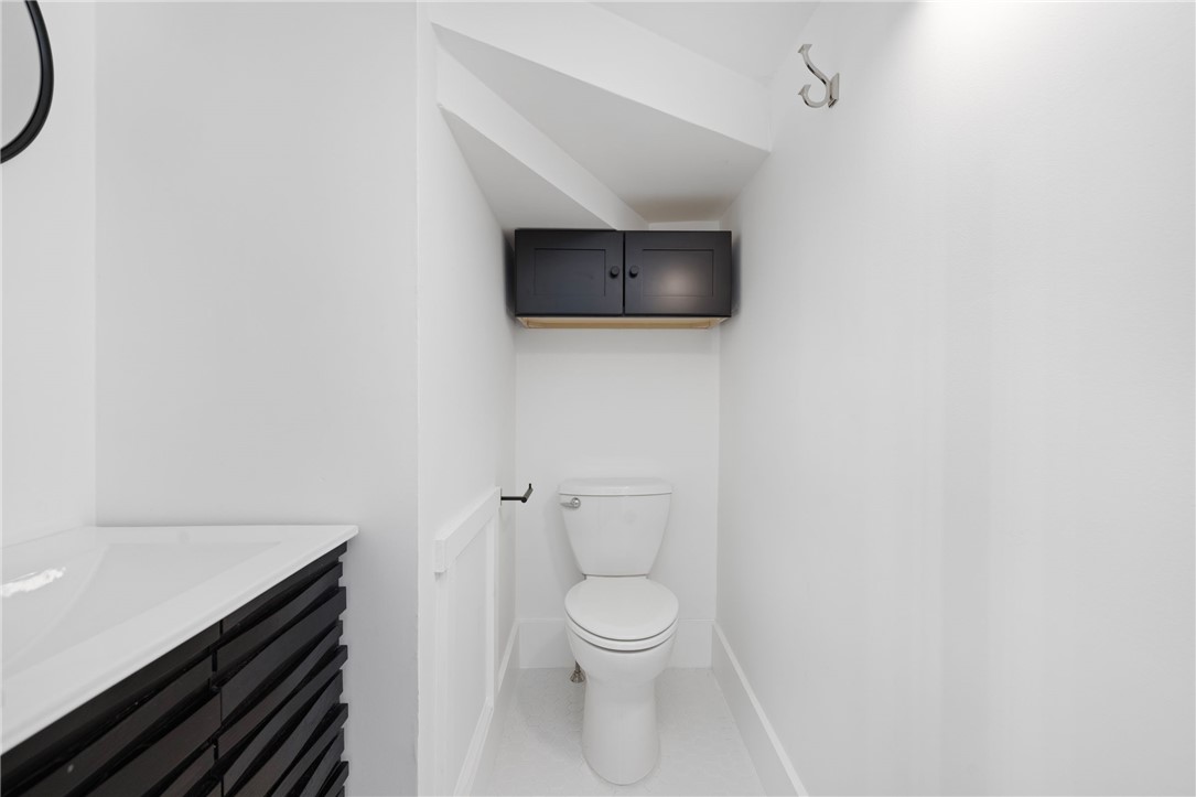 138 Spring Street, Unit 1 Newport, RI 02840 - Photo 19 of 26 Bathroom