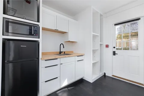 $485,000 | 138 Spring Street, Unit 1, Newport, RI 02840