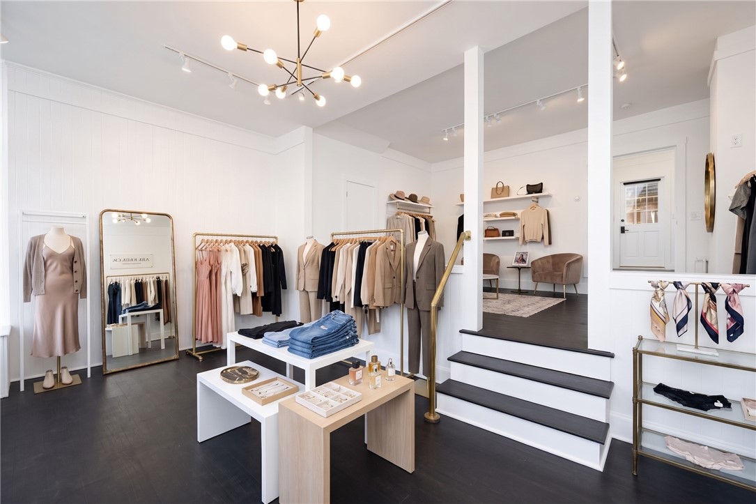 138 Spring Street, Unit 1 Newport, RI 02840 - Photo 5 of 26 Virtual clothing shop