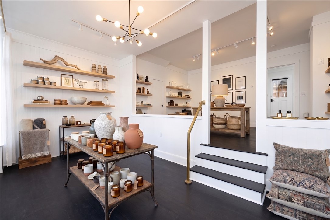 138 Spring Street, Unit 1 Newport, RI 02840 - Photo 7 of 26 Virtual home decor shop
