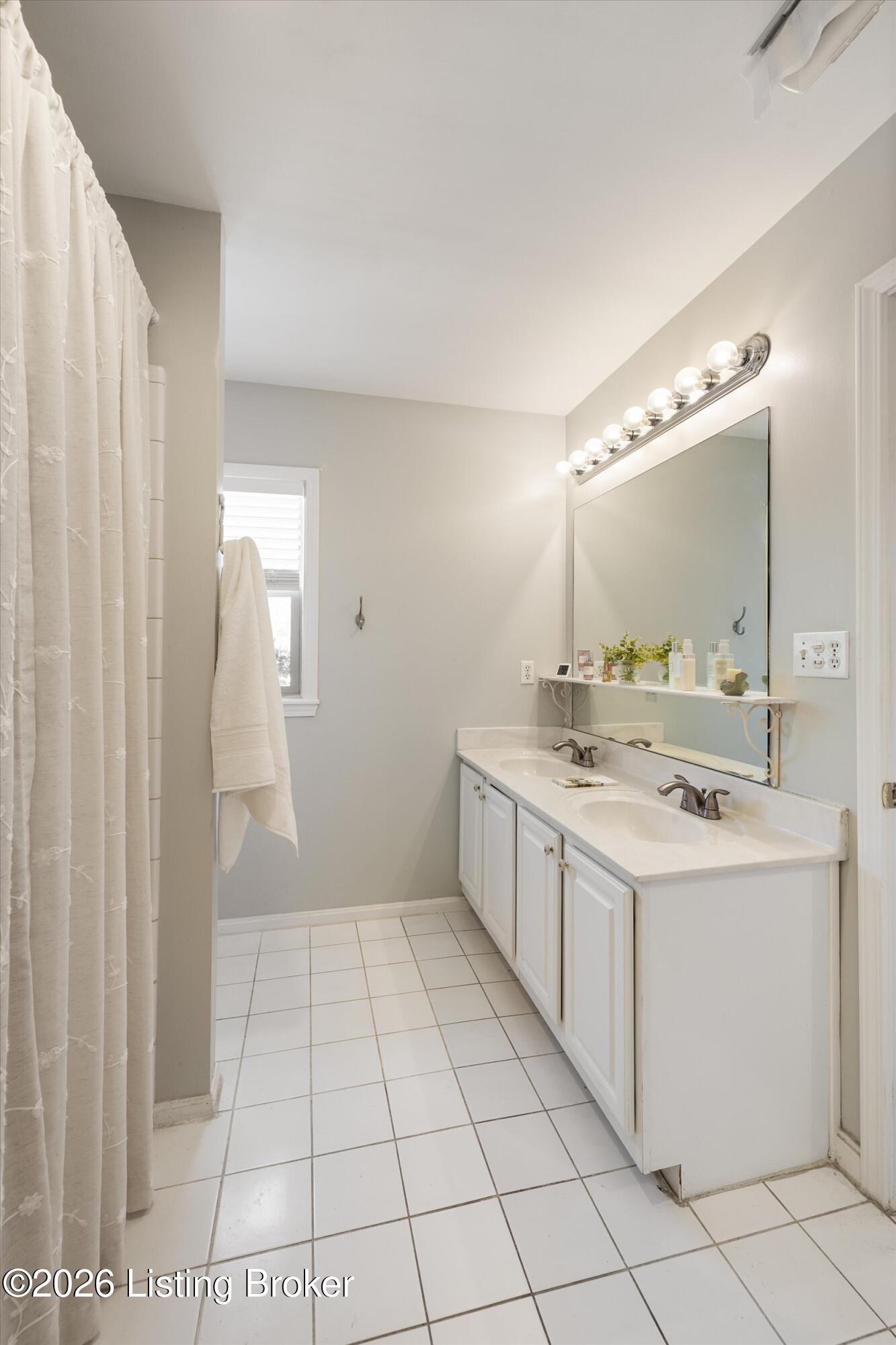 3006 Sprowl Road Louisville, KY 40299 - Photo 34 of 55 39-3U8A0535