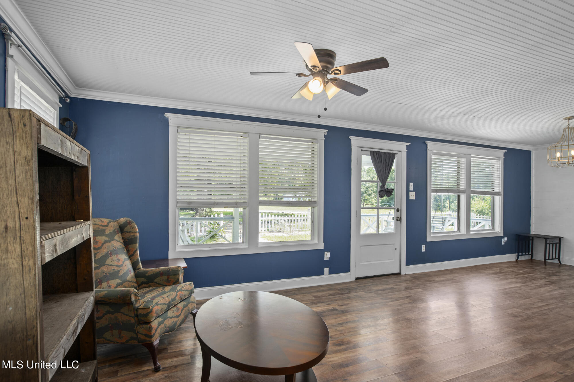 7 A Sunshine Road Brooklyn, MS 39425 - Photo 9 of 35 Living Room
