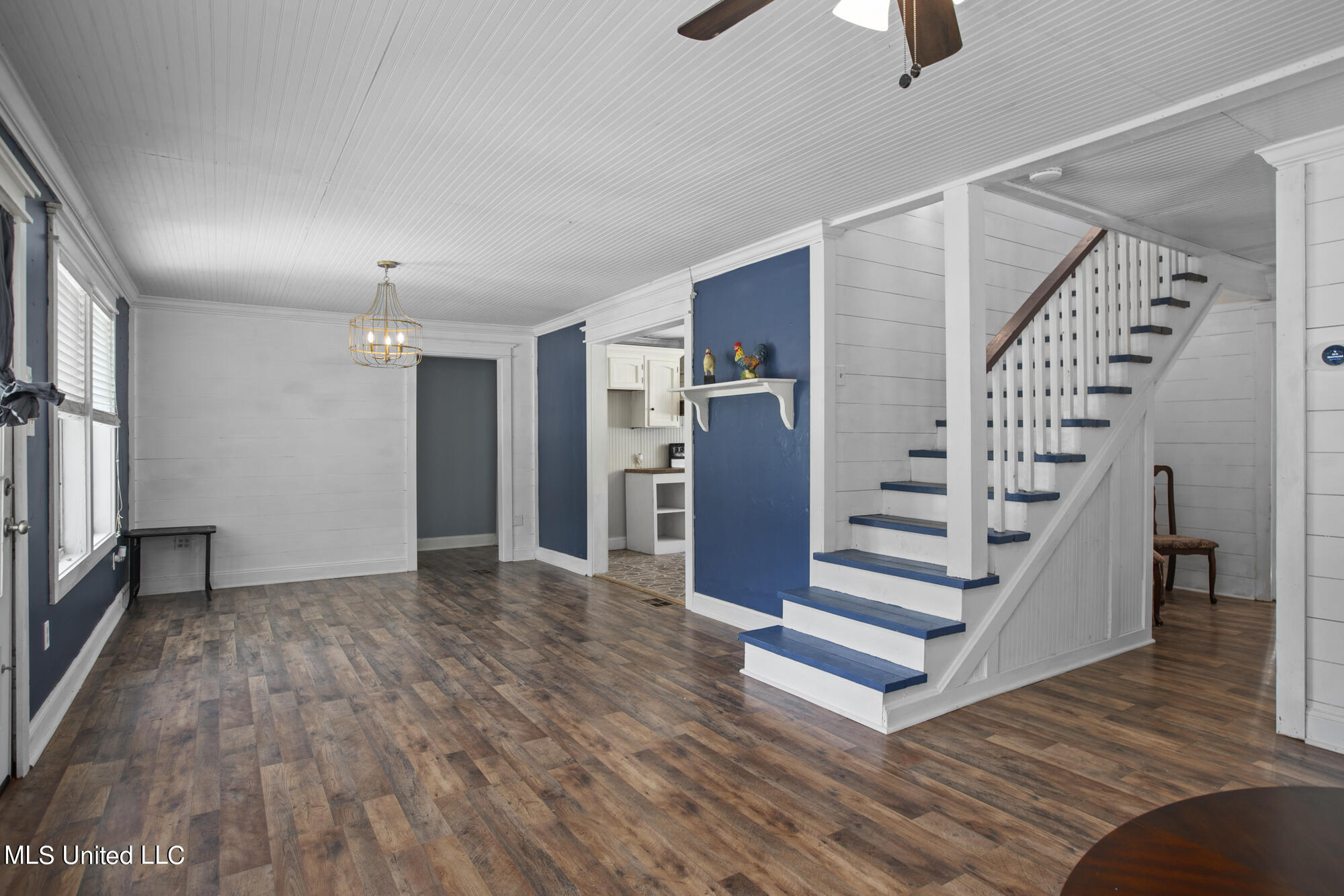 7 A Sunshine Road Brooklyn, MS 39425 - Photo 10 of 35 Living Room
