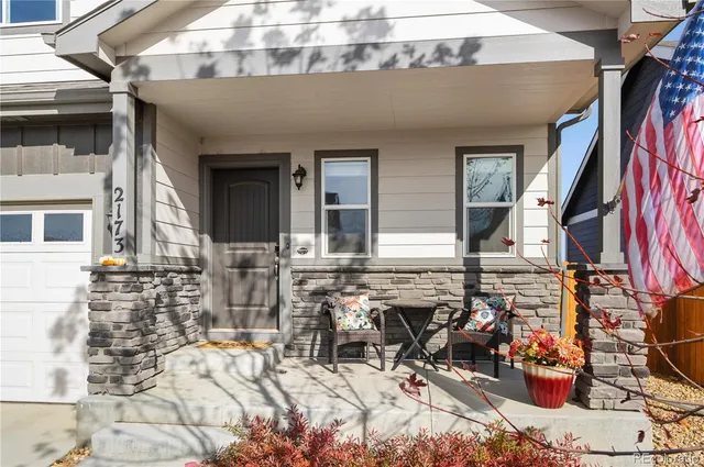 a view of dinning table and chairs in the patio