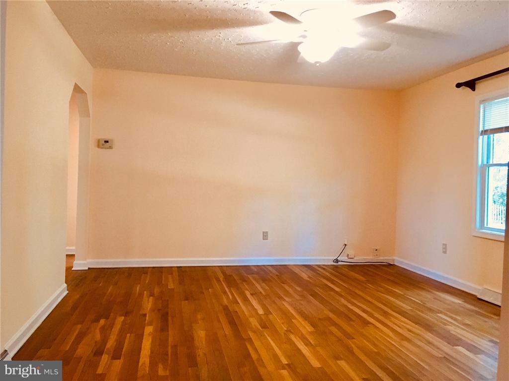 10452 Ada Road Marshall, VA 20115 - Photo 4 of 6 Interior (General)