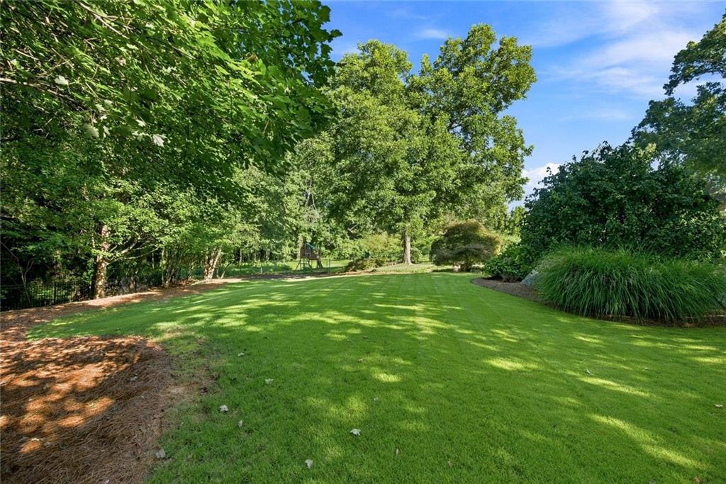 390 Chaffin Road Roswell, GA 30075 - Photo 6 of 65 Gallery Image 6
