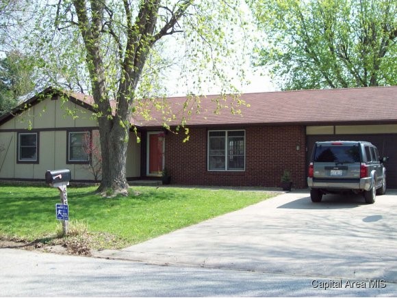 608 Deerfield Road Chatham, IL 62629 - Photo 1 of 13 Gallery Image 1