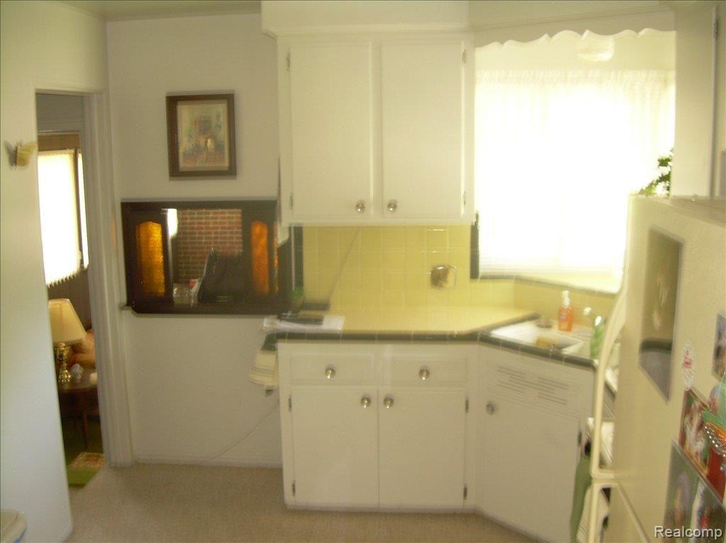 26541 Marshall Street Inkster, MI 48141 - Photo 6 of 25 Kitchen Cabinets