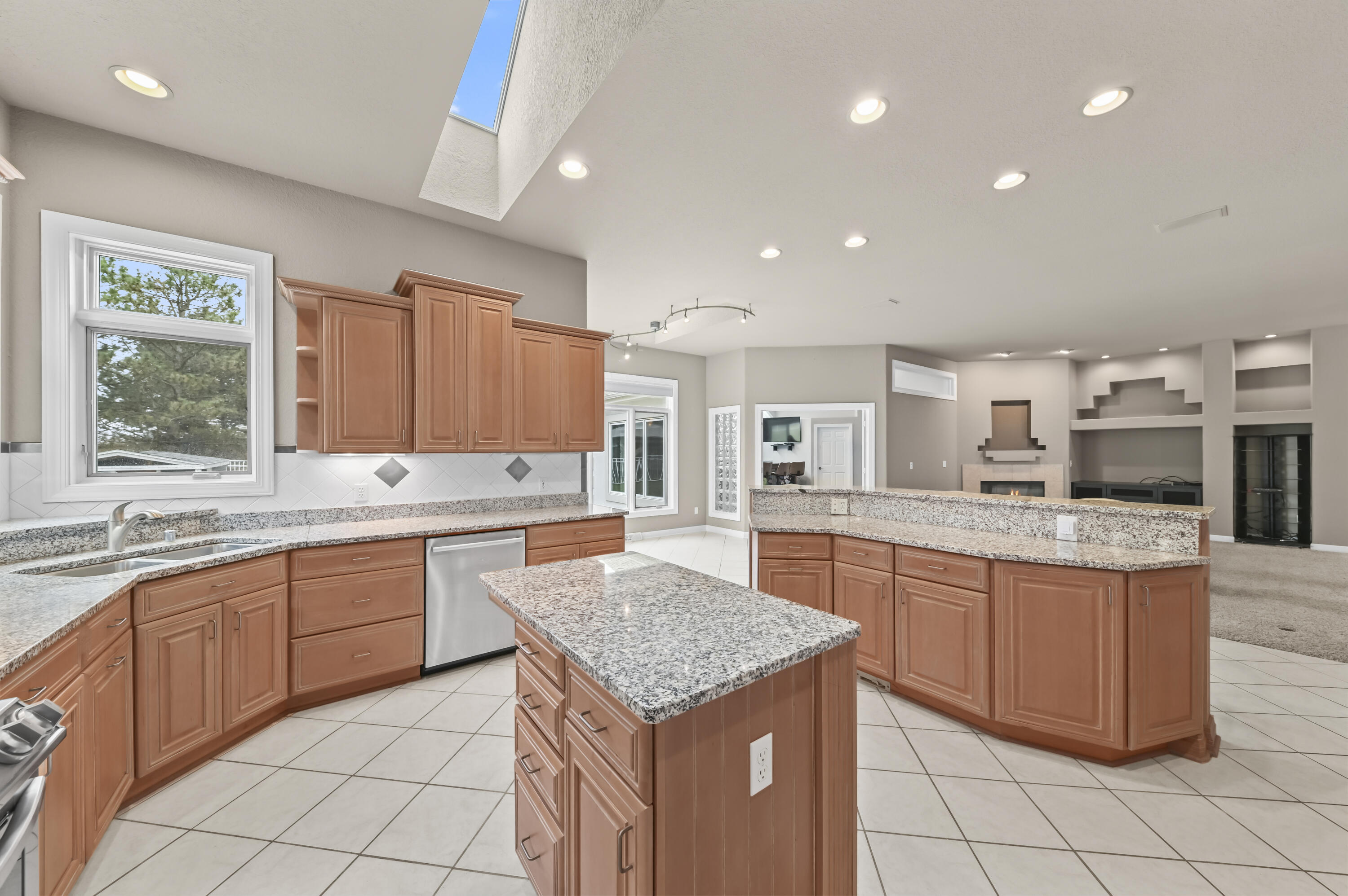 W226N3551 Wethersfield Road Pewaukee, WI 53072 - Photo 15 of 36 Kitchen Island