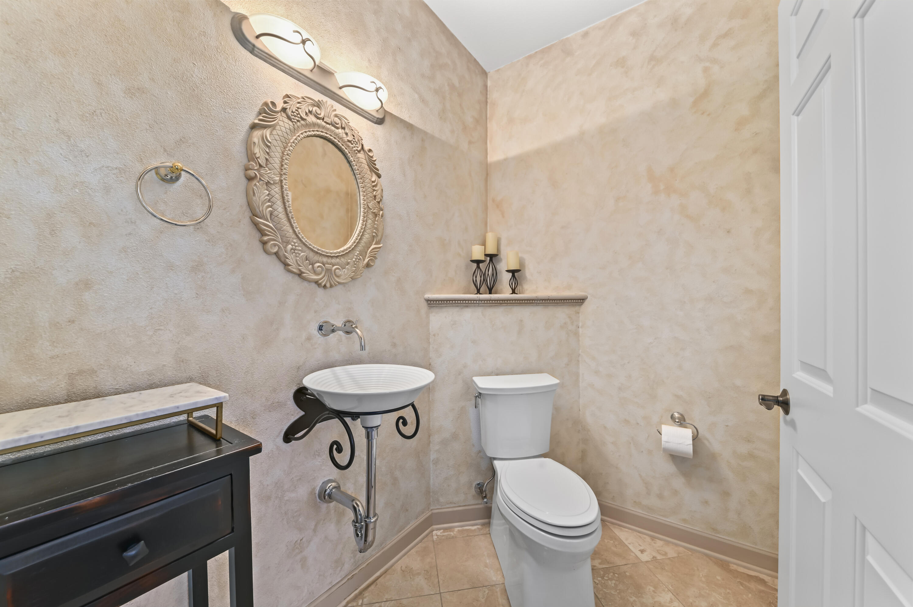 W226N3551 Wethersfield Road Pewaukee, WI 53072 - Photo 18 of 36 Half Bath