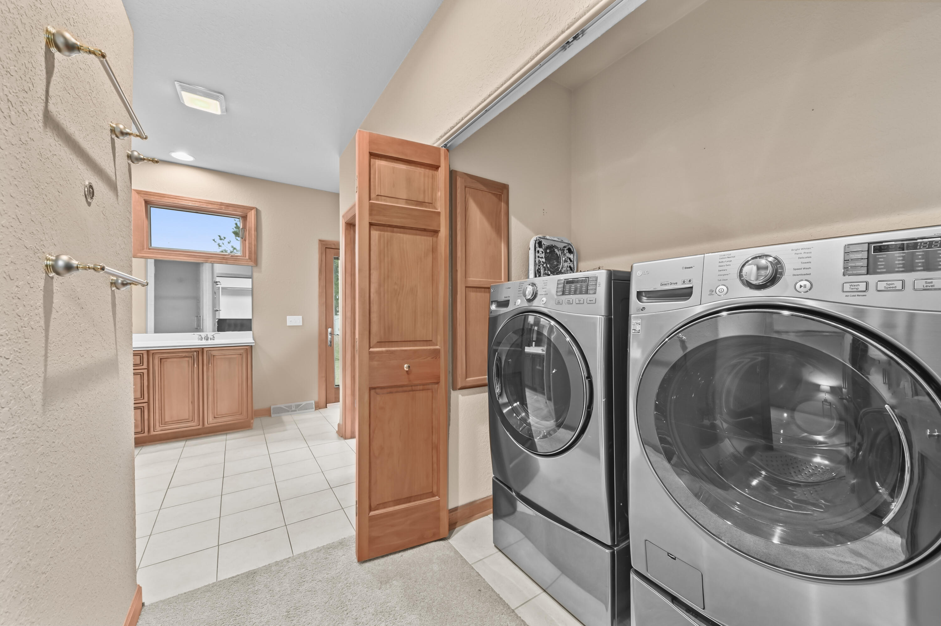 W226N3551 Wethersfield Road Pewaukee, WI 53072 - Photo 21 of 36 Washer and Dryer